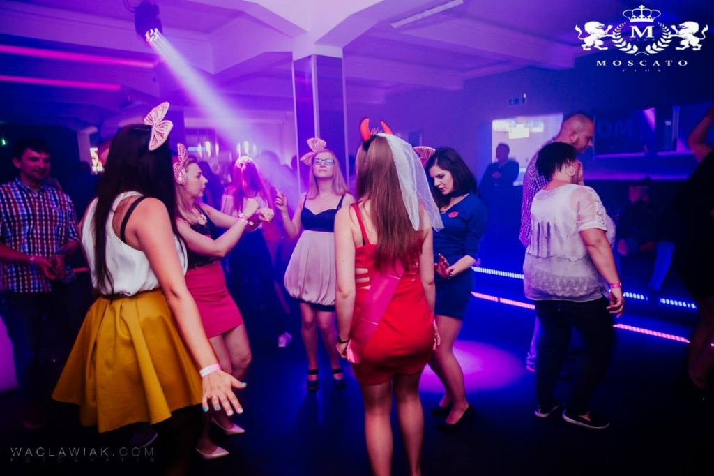 Moscato Club:  Dj Seli & Anwil Dance Team