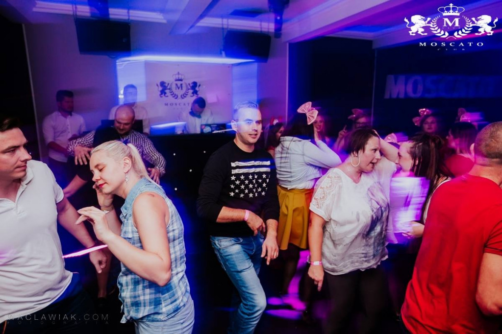 Moscato Club:  Dj Seli & Anwil Dance Team