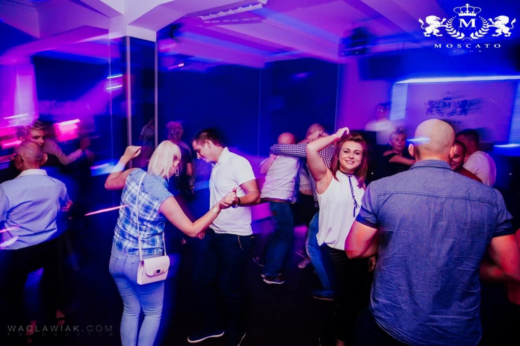 Moscato Club:  Dj Seli & Anwil Dance Team