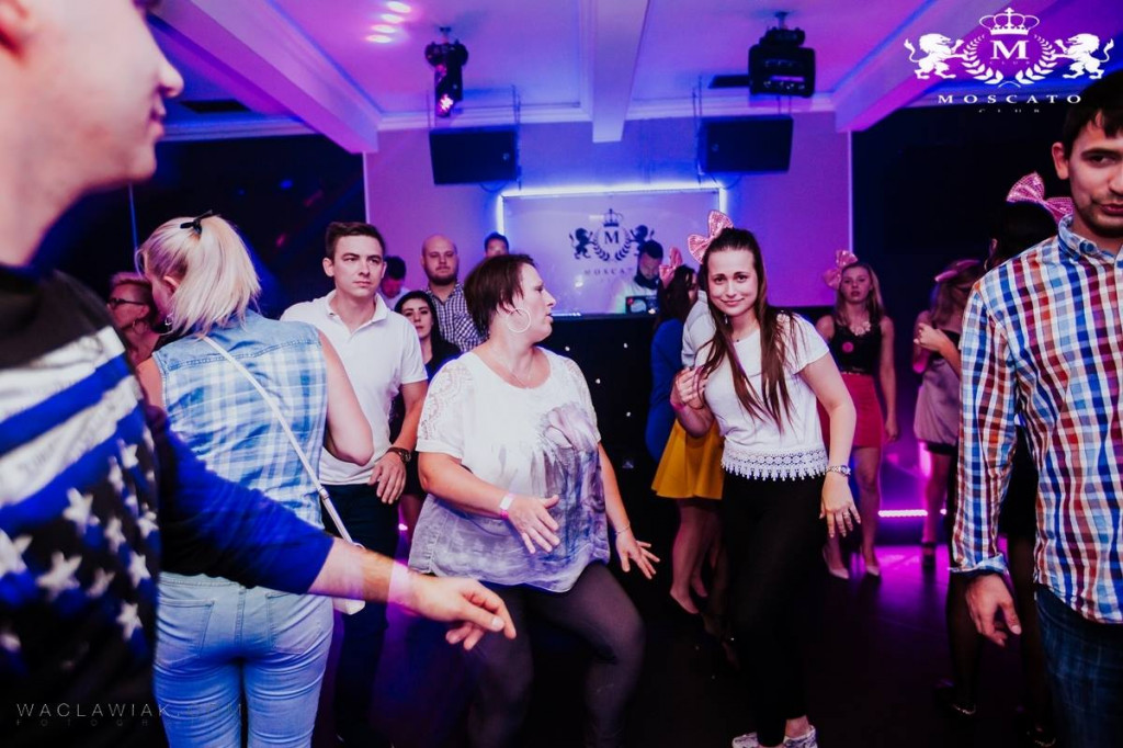 Moscato Club:  Dj Seli & Anwil Dance Team