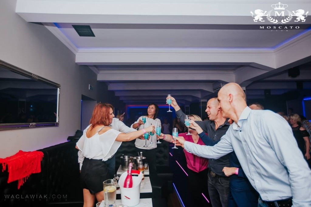 Moscato Club:  Dj Seli & Anwil Dance Team