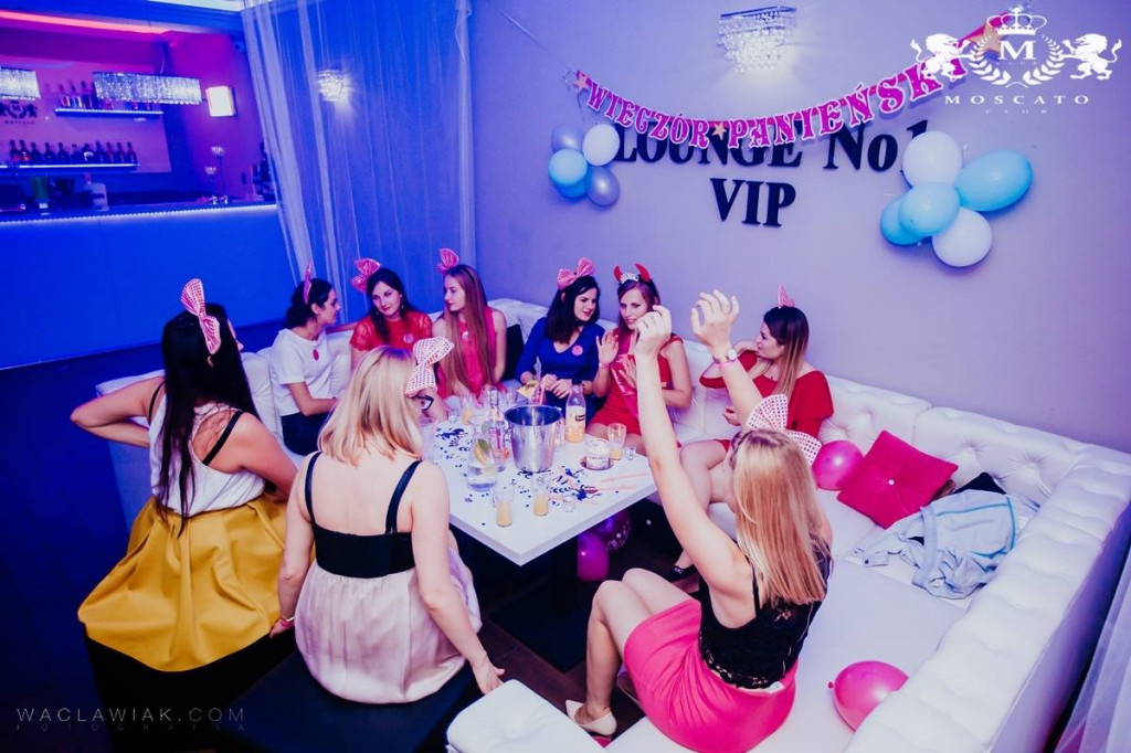 Moscato Club:  Dj Seli & Anwil Dance Team