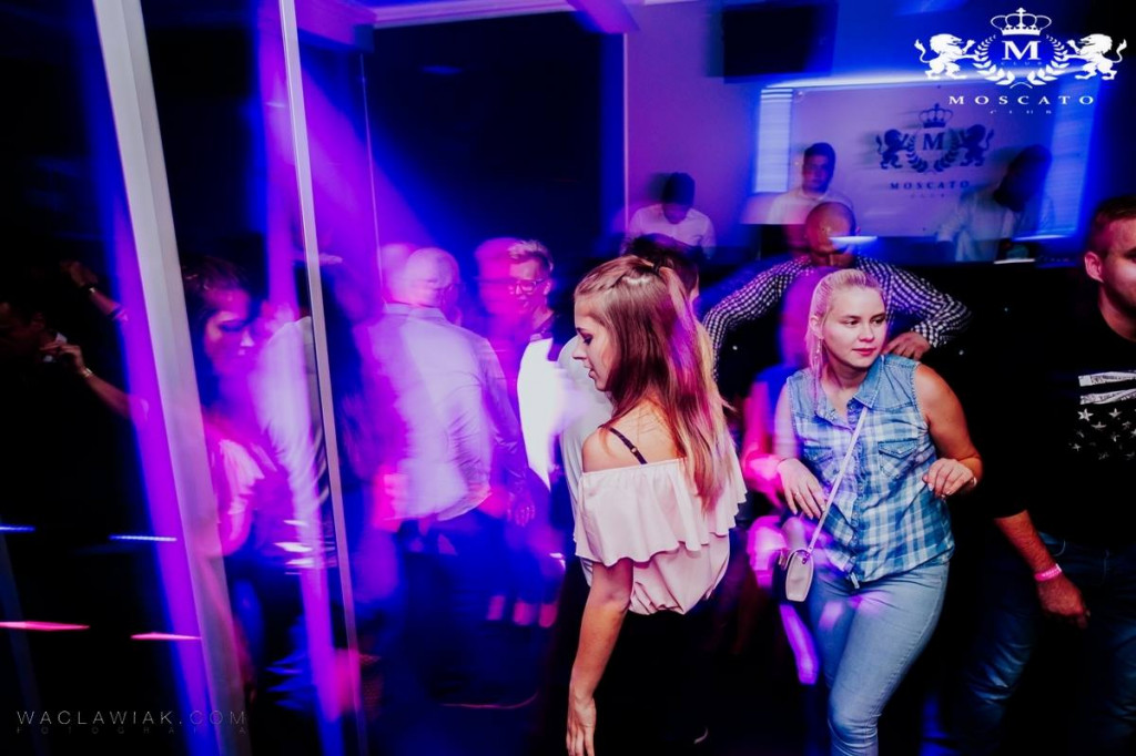 Moscato Club:  Dj Seli & Anwil Dance Team