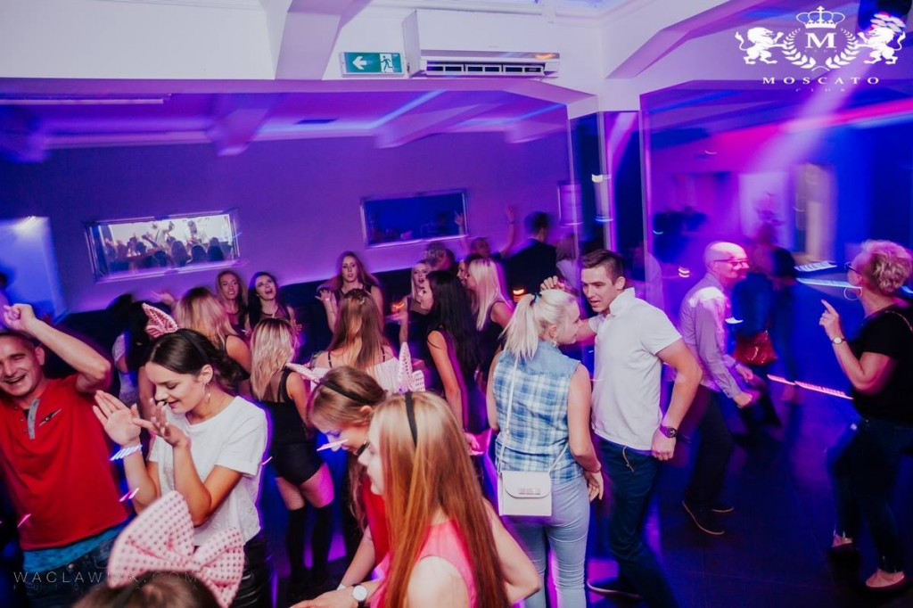 Moscato Club:  Dj Seli & Anwil Dance Team