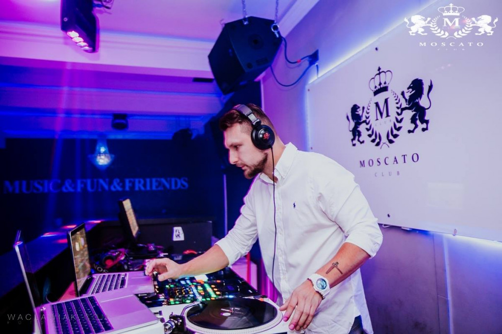 Moscato Club:  Dj Seli & Anwil Dance Team