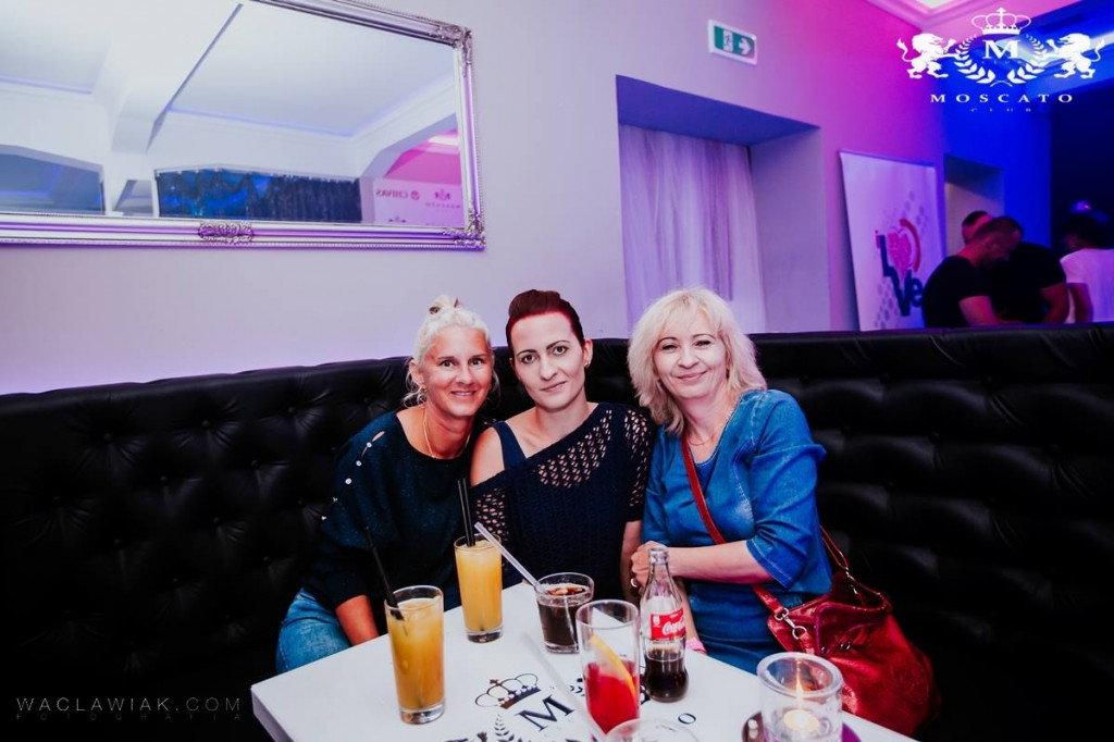 Moscato Club:  Dj Seli & Anwil Dance Team
