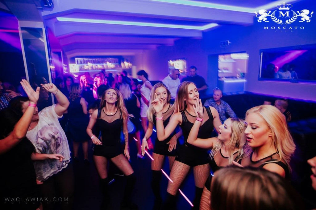 Moscato Club:  Dj Seli & Anwil Dance Team