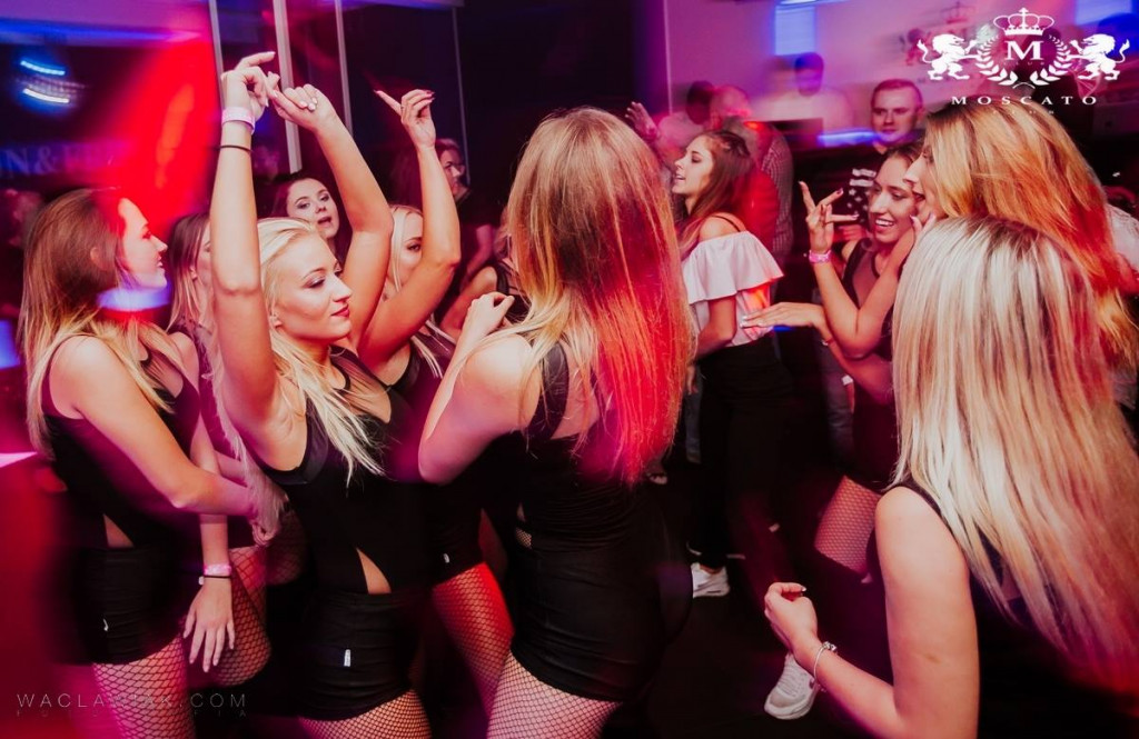 Moscato Club:  Dj Seli & Anwil Dance Team