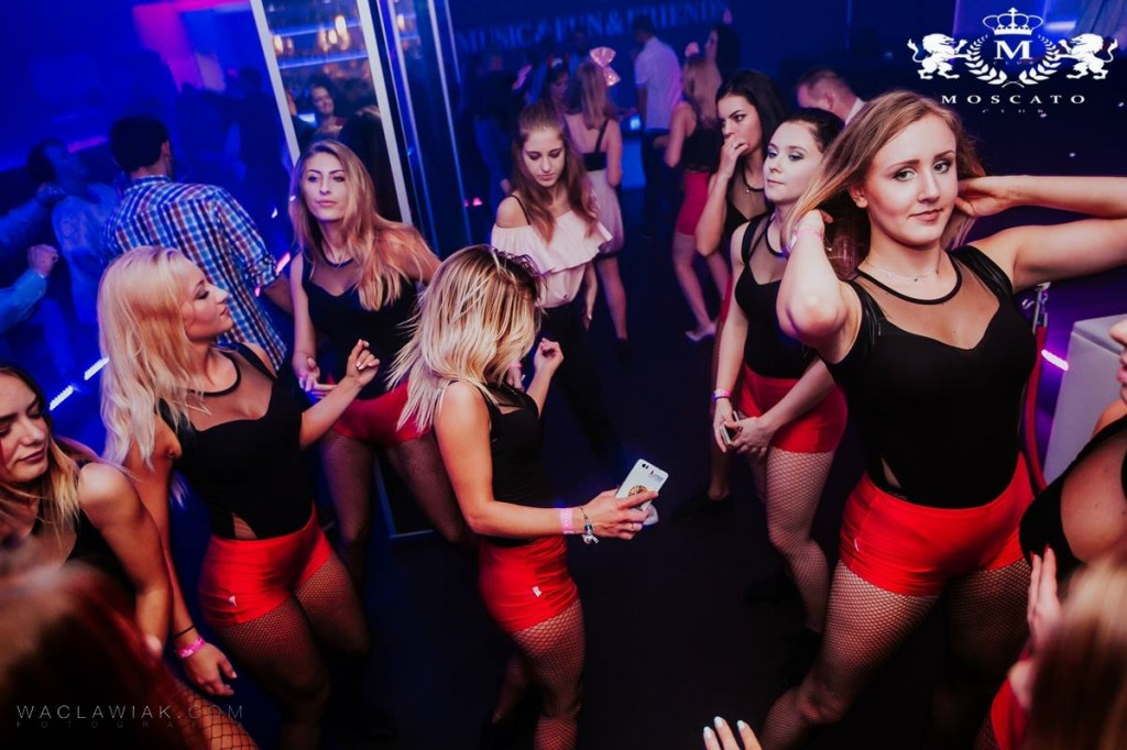 Moscato Club:  Dj Seli & Anwil Dance Team