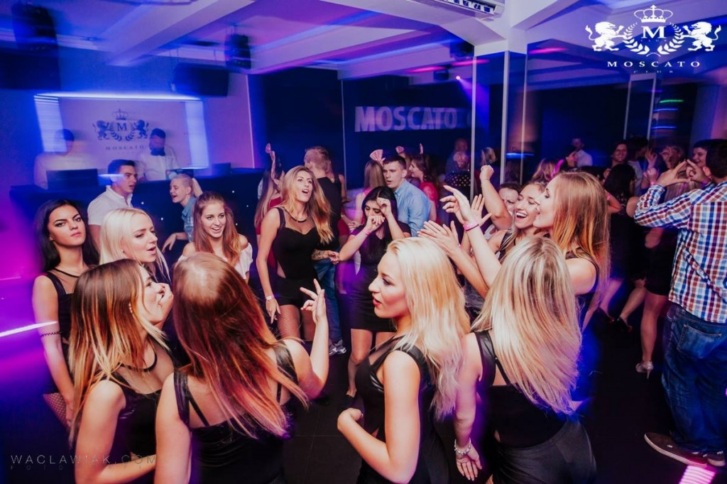 Moscato Club:  Dj Seli & Anwil Dance Team