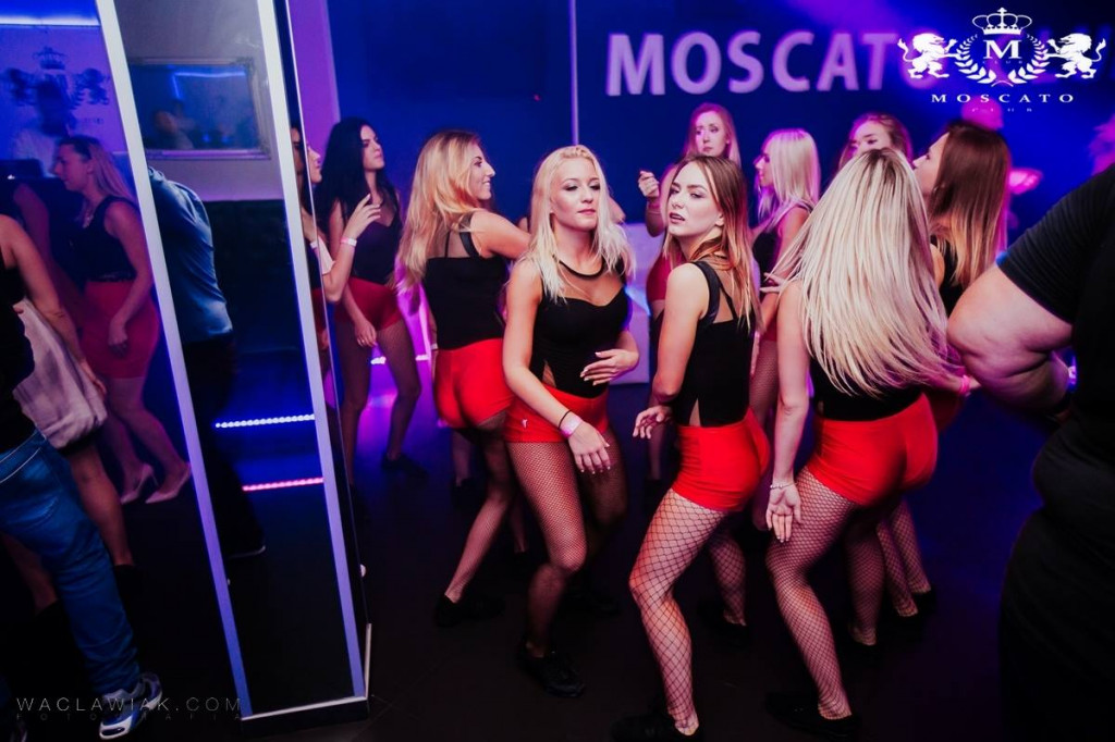 Moscato Club:  Dj Seli & Anwil Dance Team
