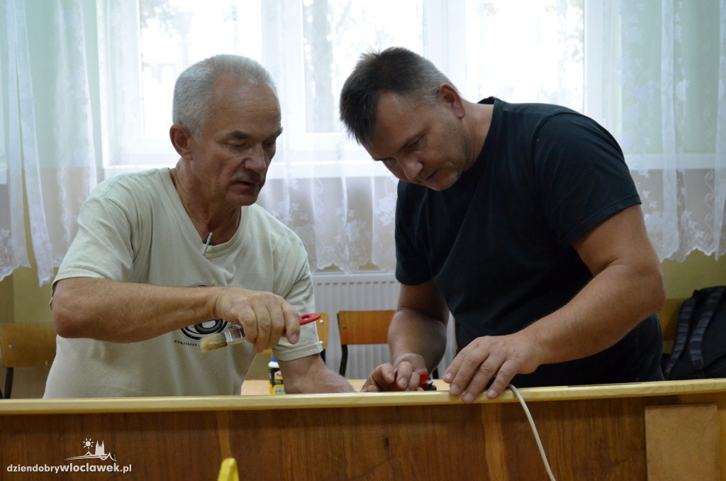 Uczniowie Elektryka budują łódź