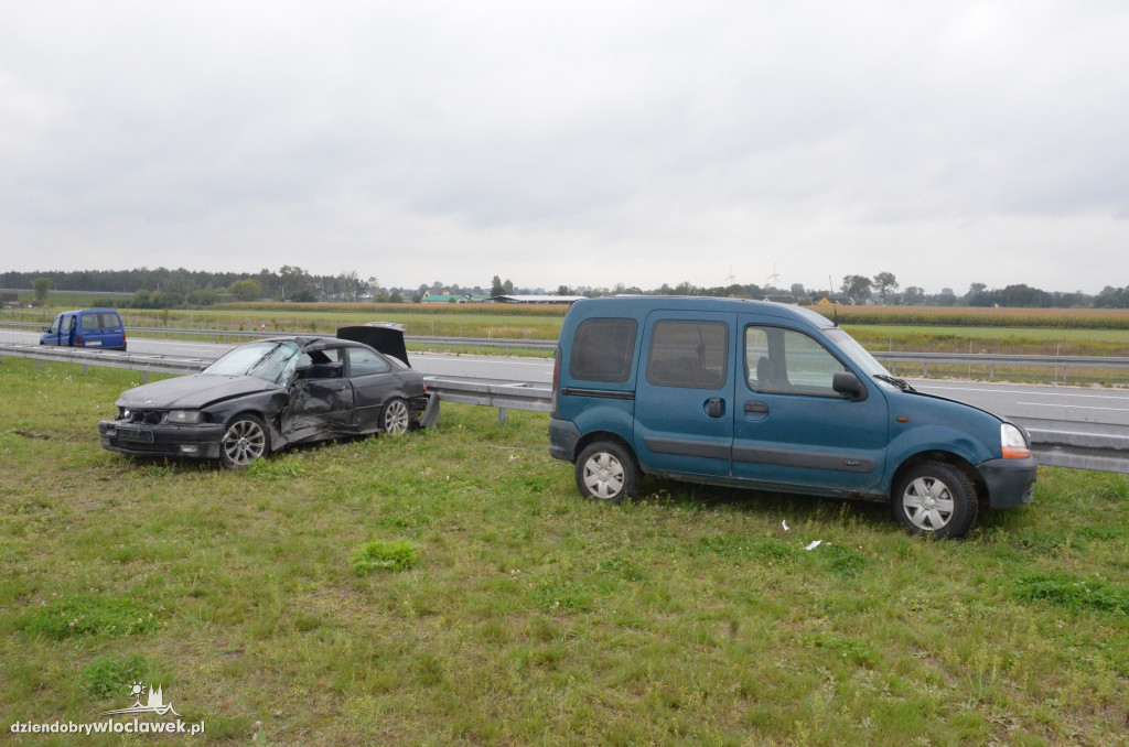 Zderzenie BMW i renault na autostradzie