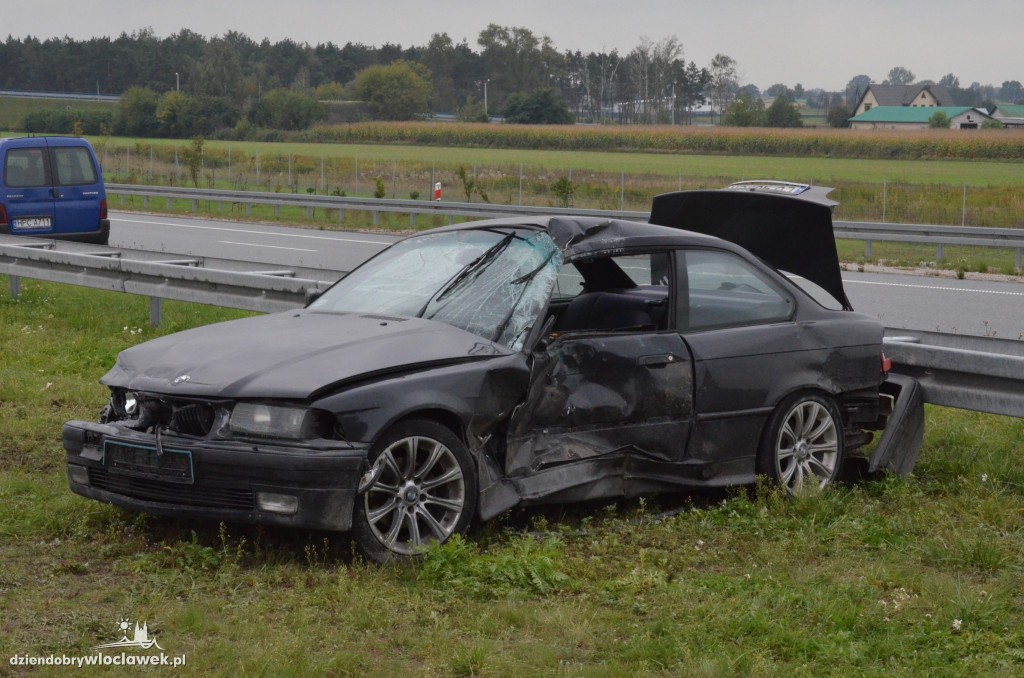 Zderzenie BMW i renault na autostradzie