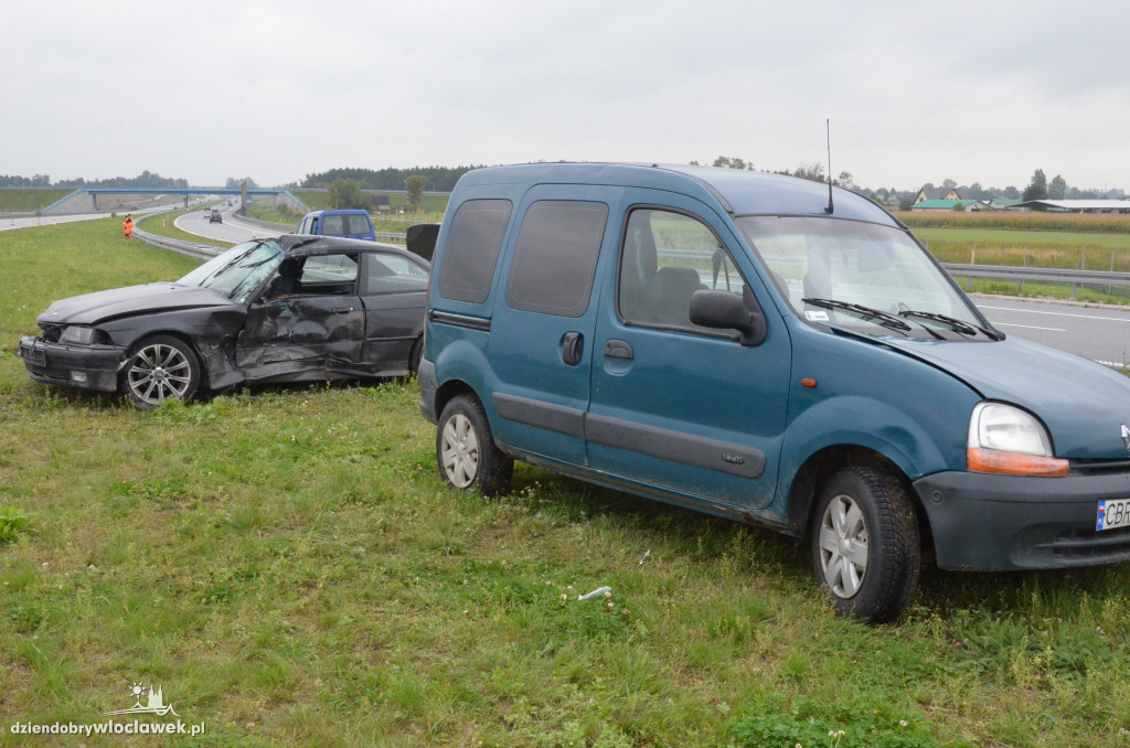 Zderzenie BMW i renault na autostradzie