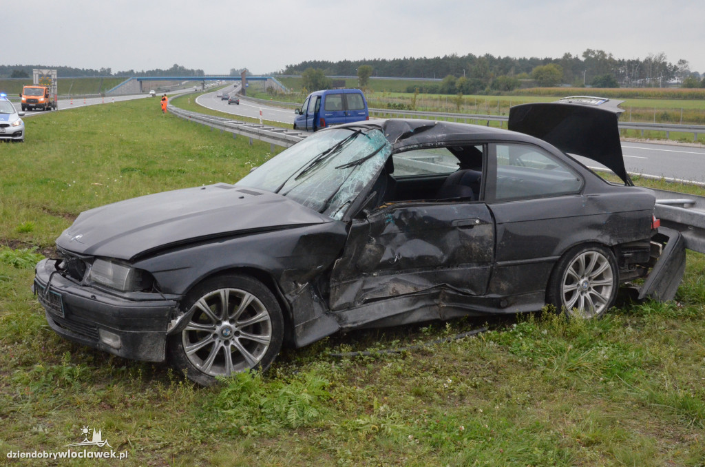 Zderzenie BMW i renault na autostradzie