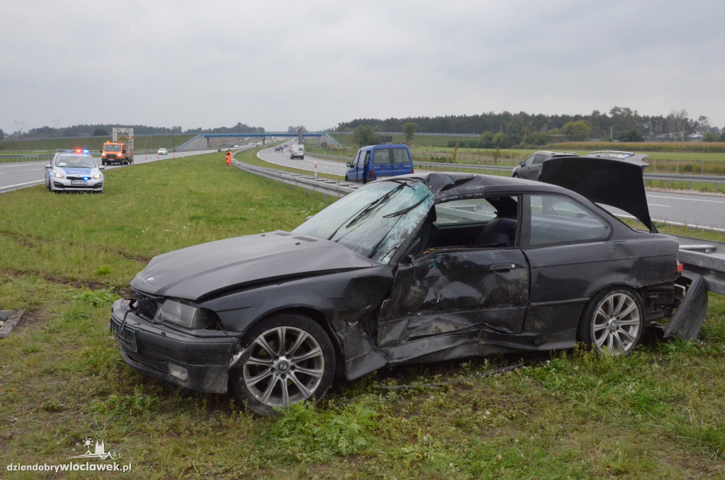 Zderzenie BMW i renault na autostradzie