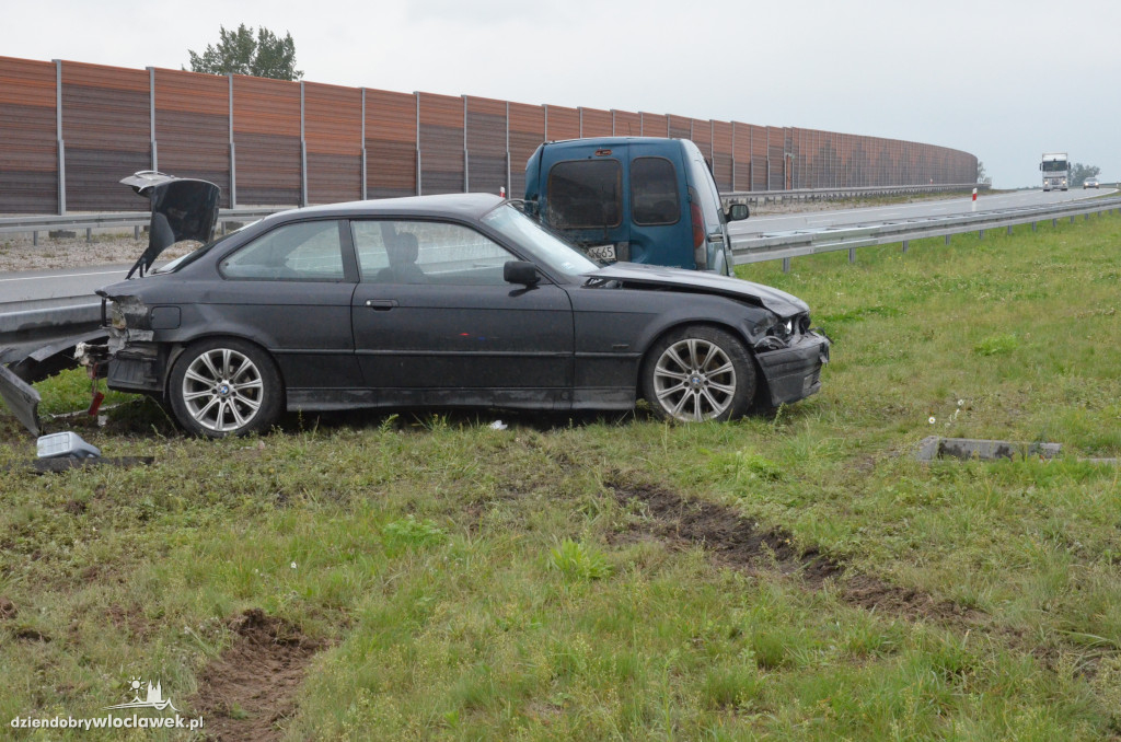 Zderzenie BMW i renault na autostradzie
