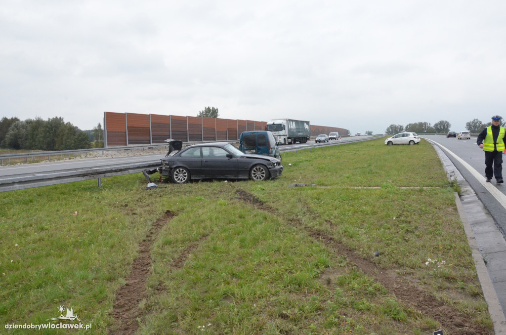 Zderzenie BMW i renault na autostradzie