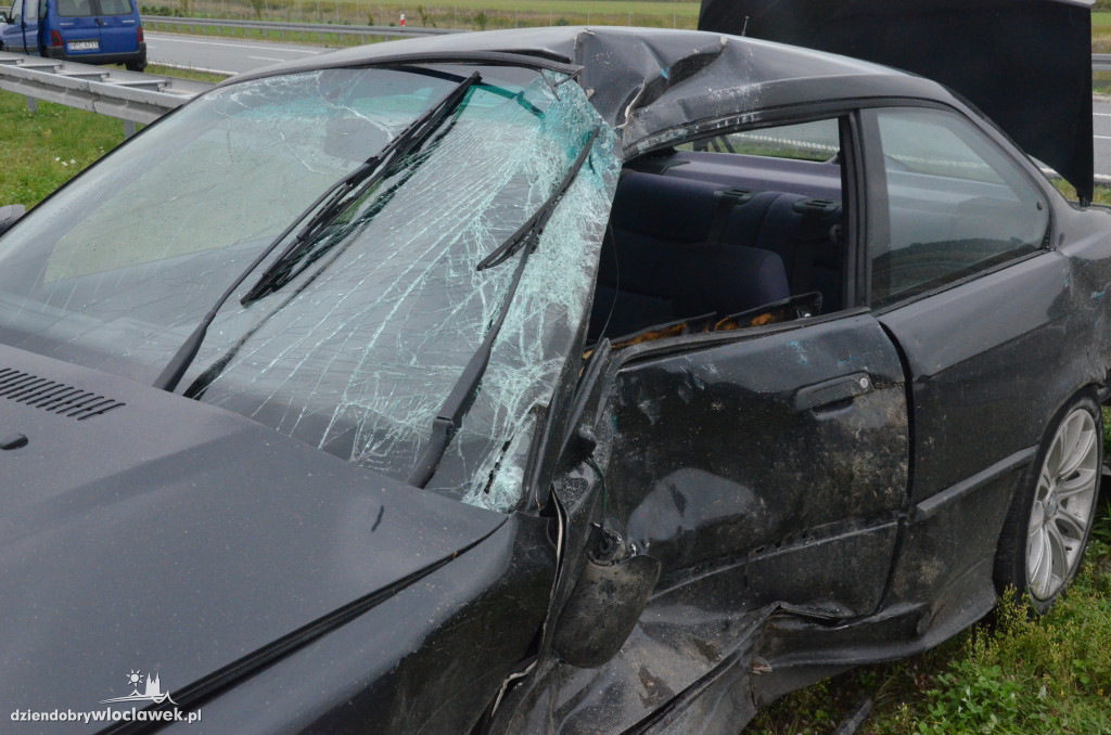 Zderzenie BMW i renault na autostradzie
