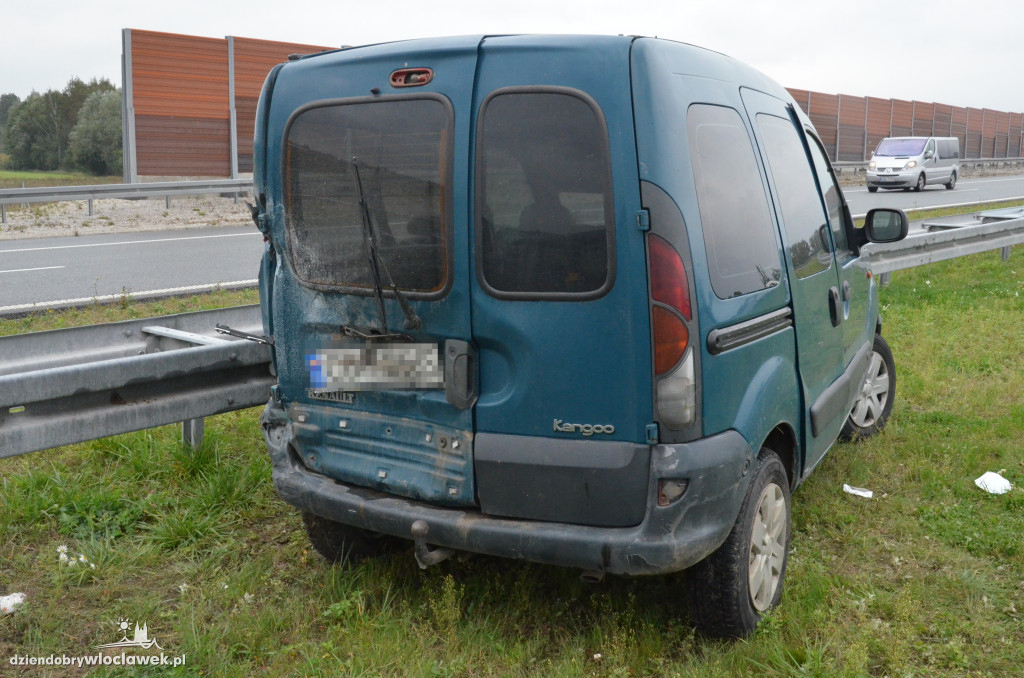 Zderzenie BMW i renault na autostradzie