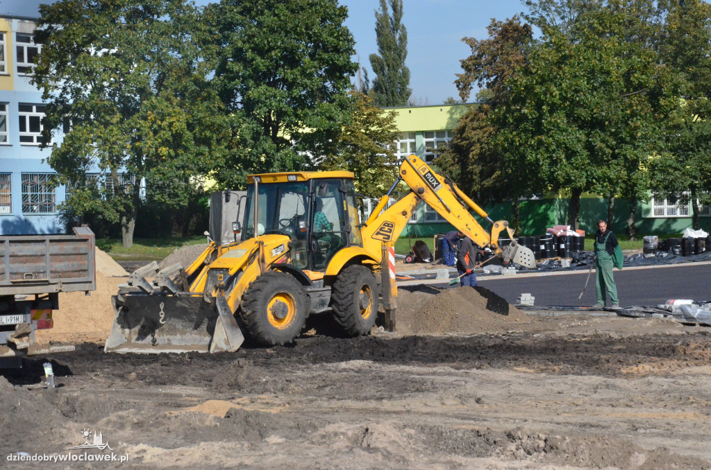 Budowa boiska przy ZS Elektrycznych