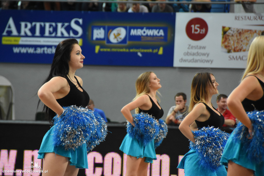 Anwil Dance Team na meczu z AZS-em