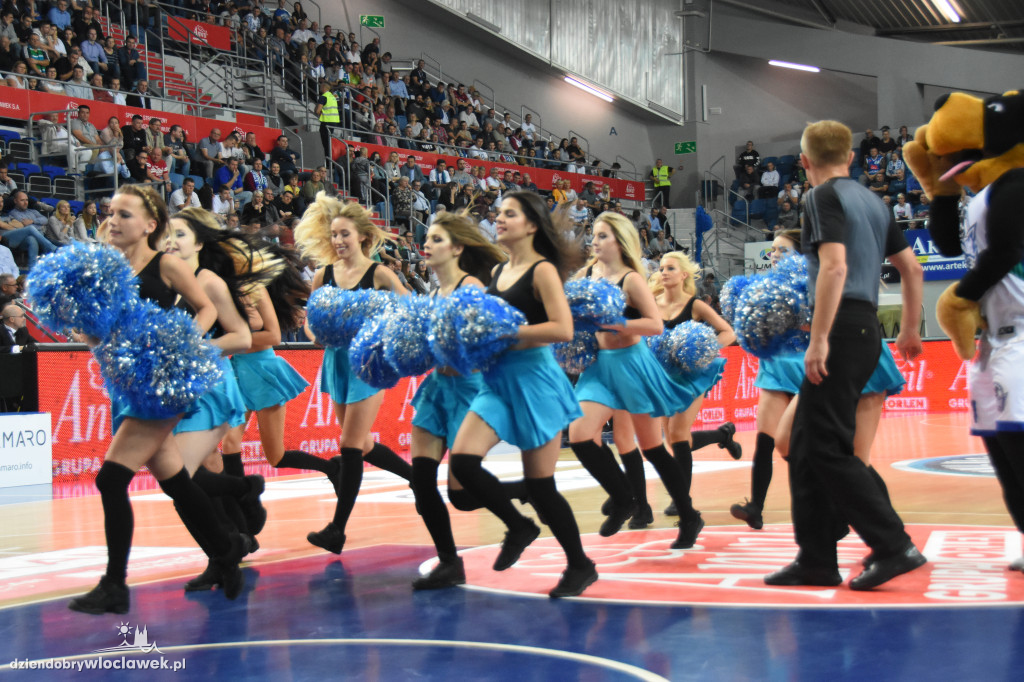 Anwil Dance Team na meczu z AZS-em