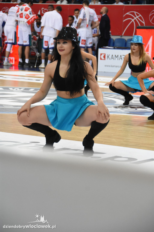 Anwil Dance Team na meczu z AZS-em