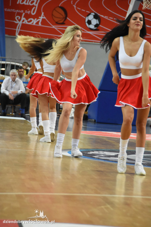 Anwil Dance Team na meczu z AZS-em