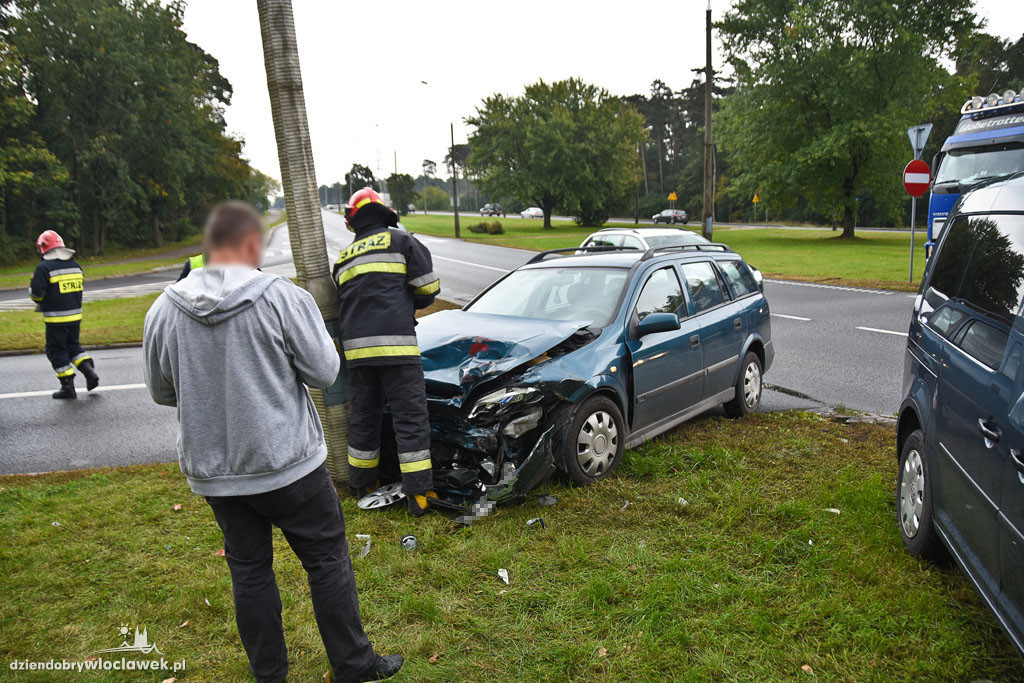 Groźnie wyglądająca kolizja opla i vw