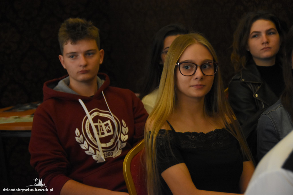 O dopalaczach w Starej Remizie