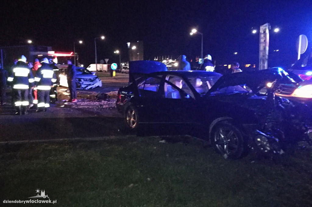 Wypadek z udziałem toyoty i mercedesa