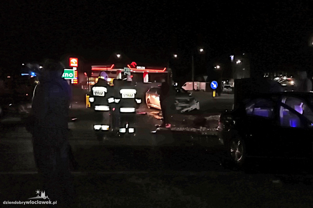 Wypadek z udziałem toyoty i mercedesa