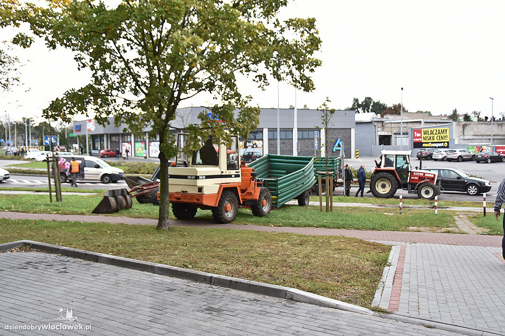 Przyczepa przewróciła się na Wienieckiej