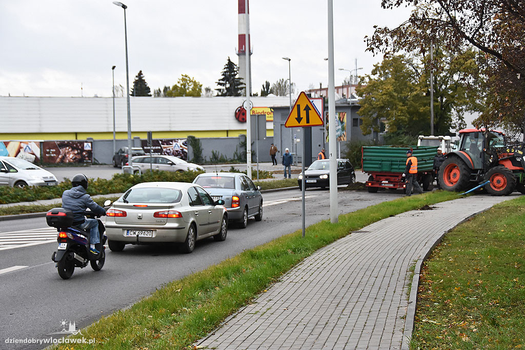 Przyczepa przewróciła się na Wienieckiej