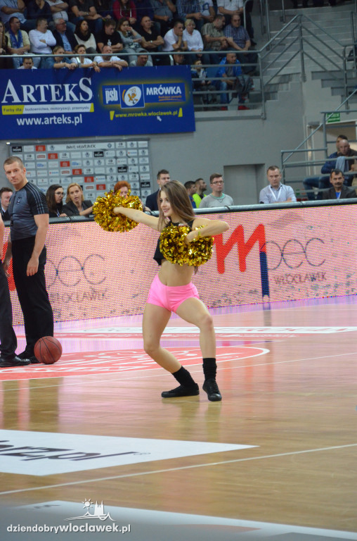 Anwil Dance Team podczas meczu z Rosą