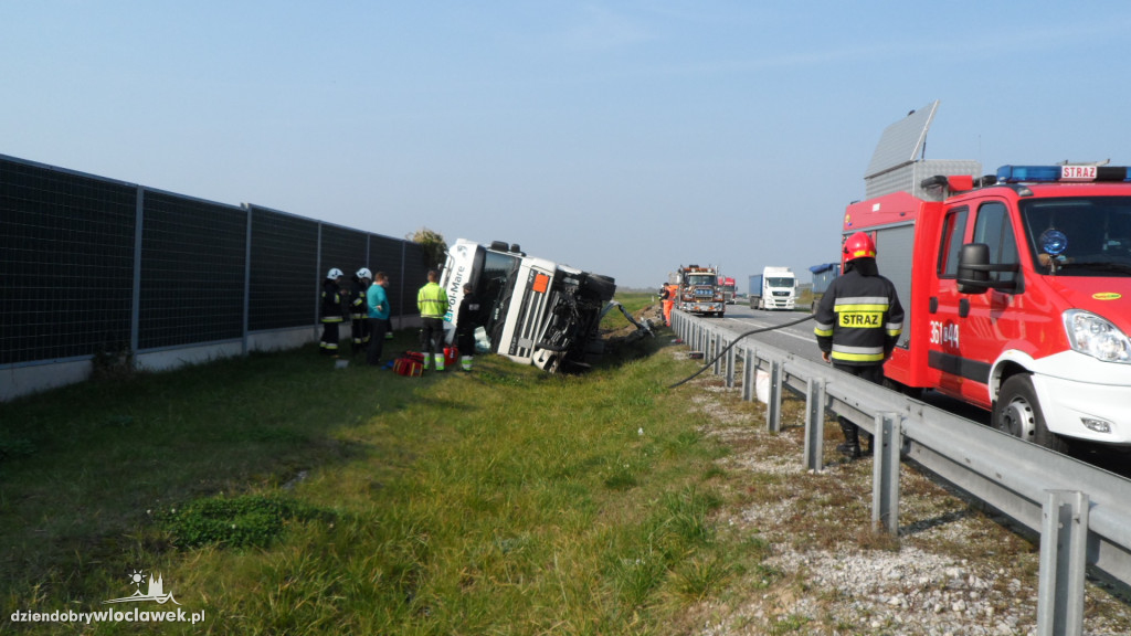 Na A1 wywróciła się ciężarówka