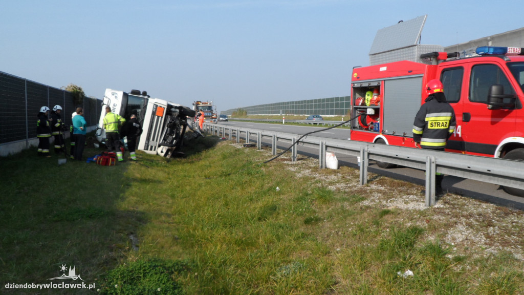 Na A1 wywróciła się ciężarówka