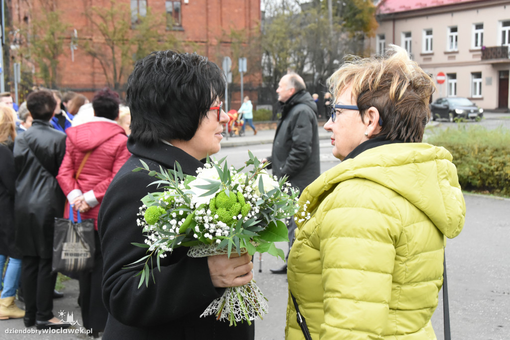 Nadanie rondu imienia TON