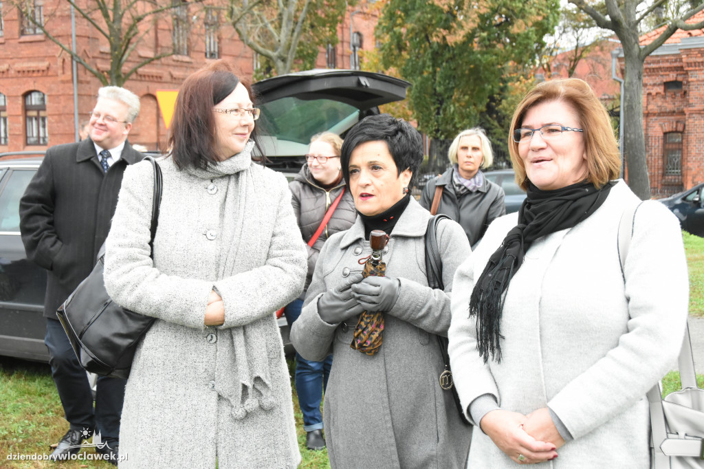Nadanie rondu imienia TON