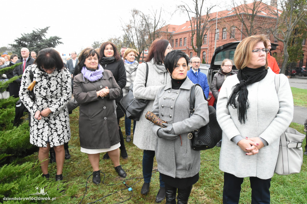 Nadanie rondu imienia TON