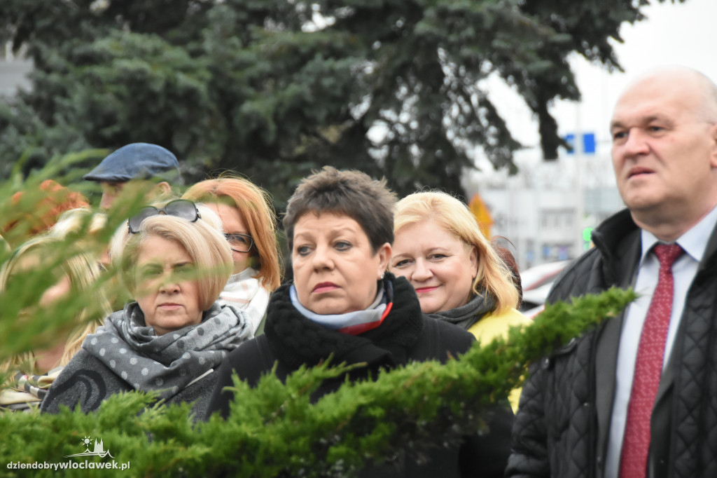 Nadanie rondu imienia TON
