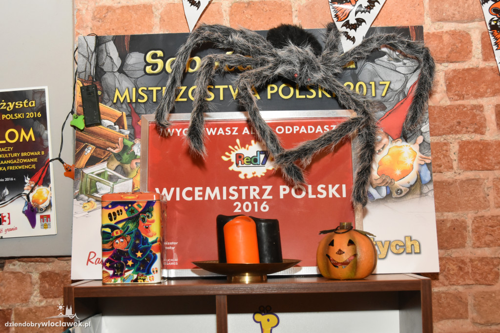 Noc gier i przepowiedni w Taktyku