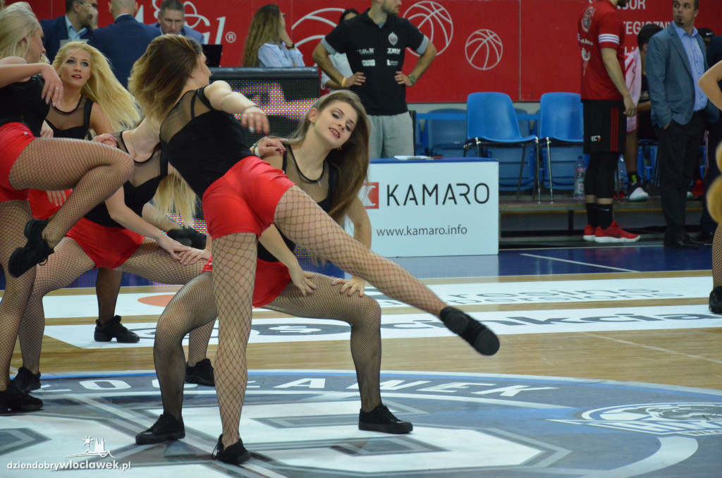 Anwil Dance Team na meczu ze Startem