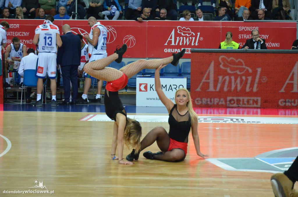Anwil Dance Team na meczu ze Startem