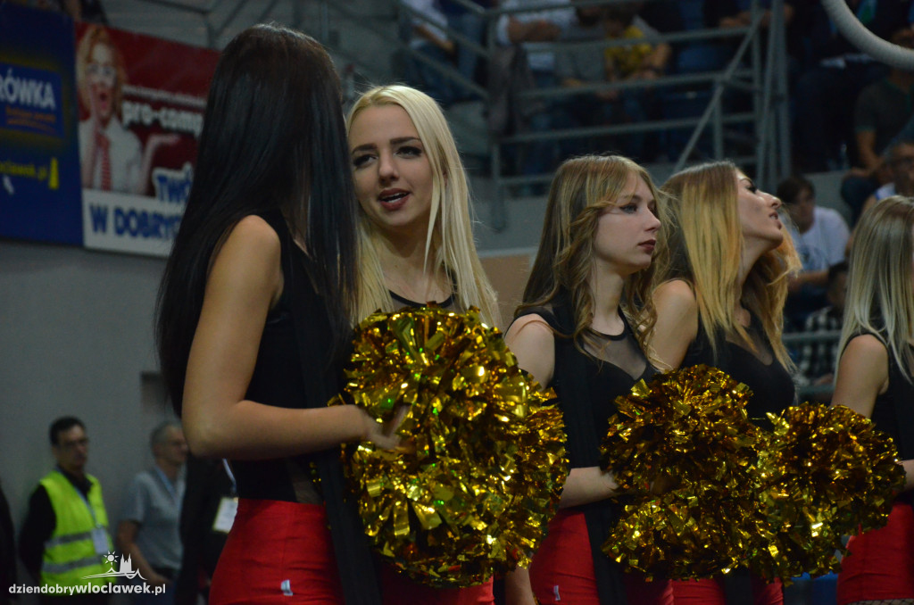 Anwil Dance Team na meczu ze Startem
