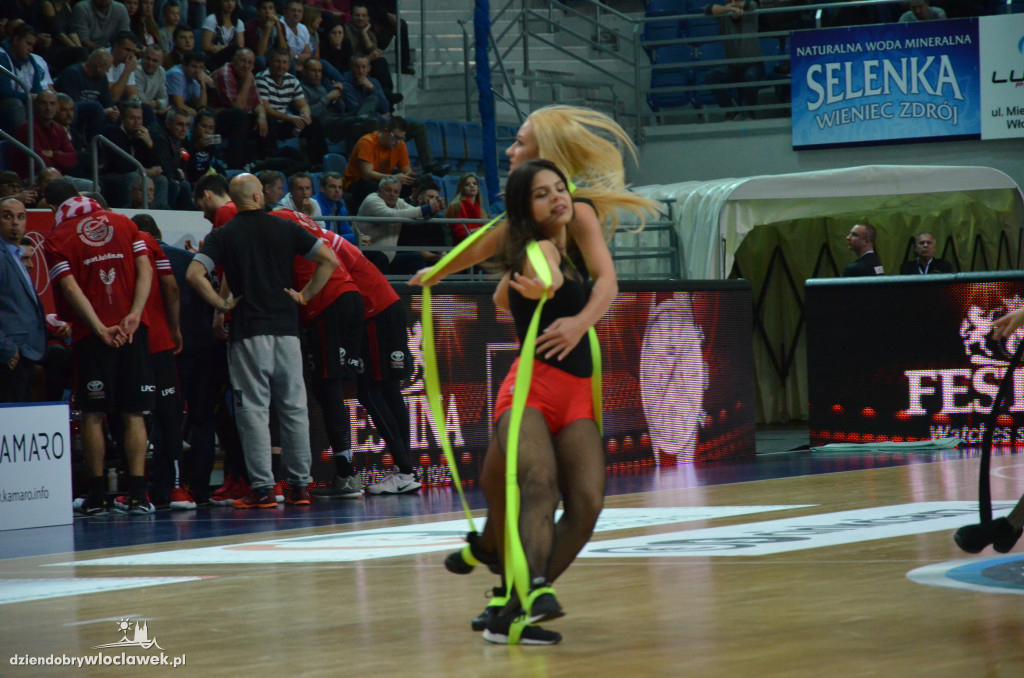 Anwil Dance Team na meczu ze Startem