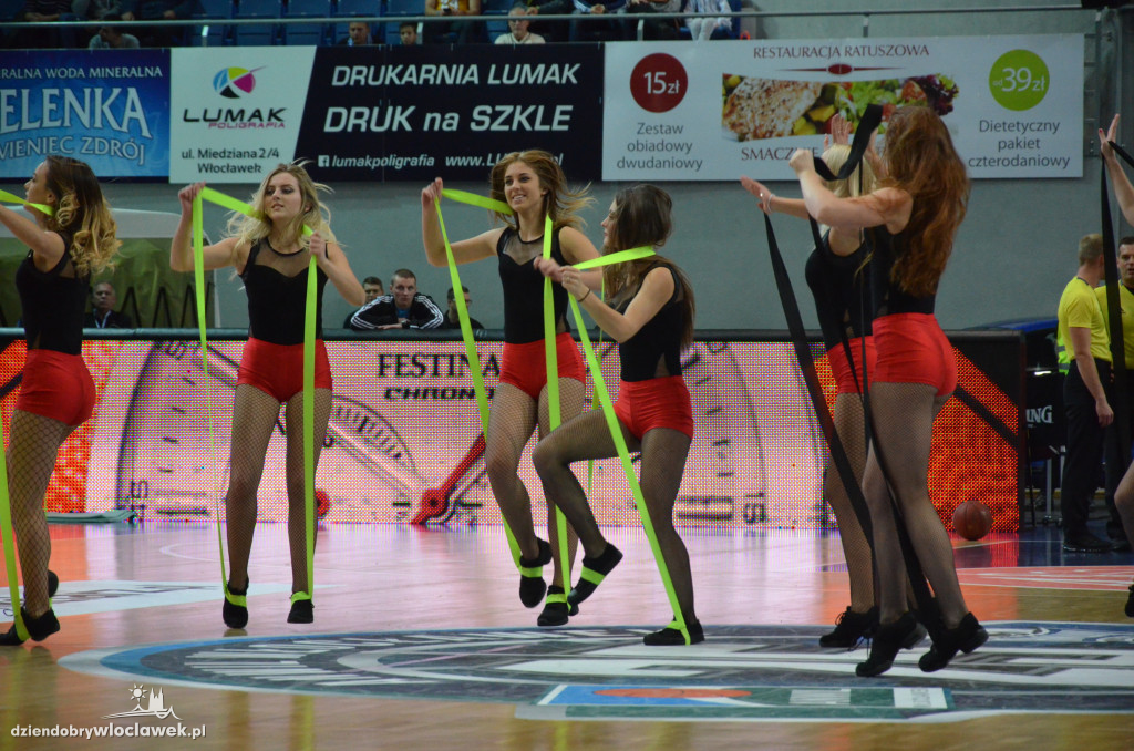 Anwil Dance Team na meczu ze Startem