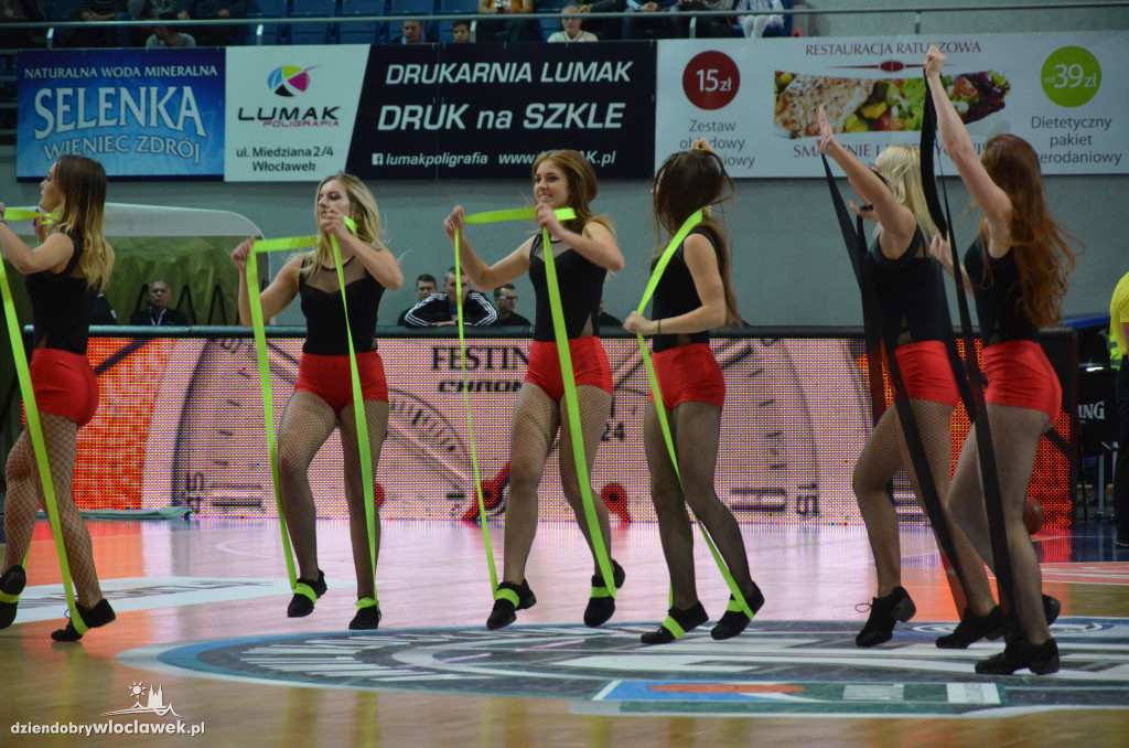 Anwil Dance Team na meczu ze Startem
